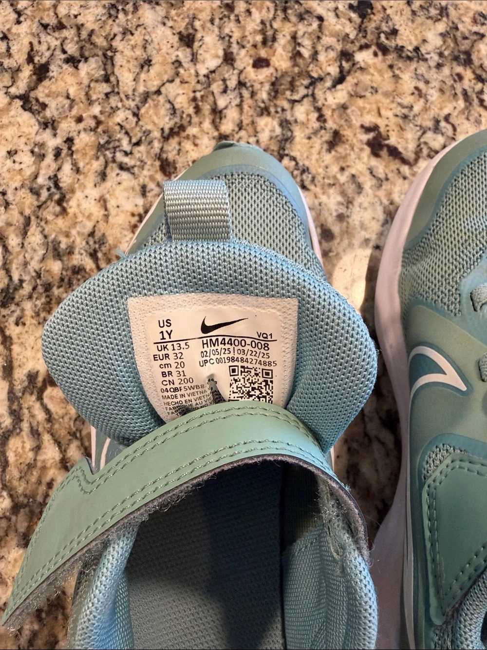 Nike Kids Mint Green Athletic Sneakers with White Swoosh Size 1Y